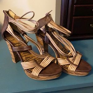 Ladies ankle strap shoes